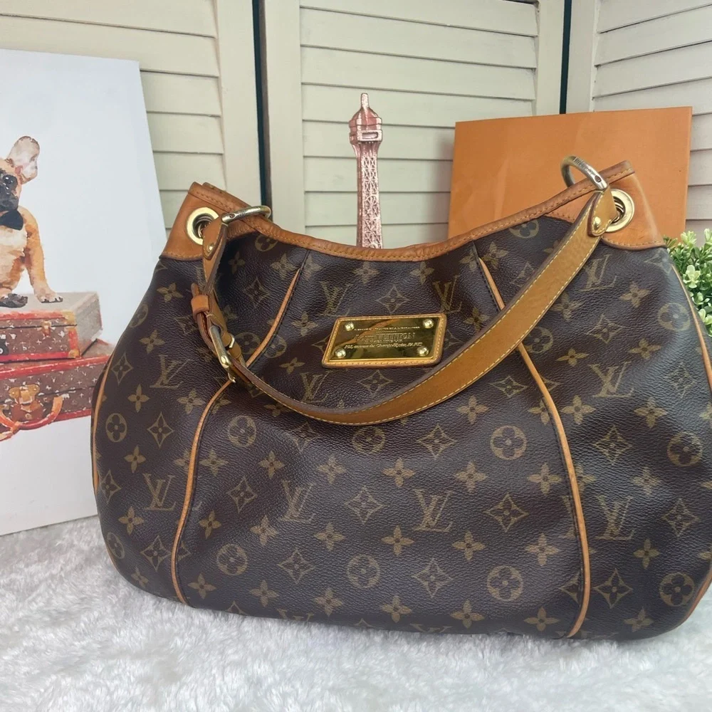 Louis Vuitton Galleria - Picture 4 of 16